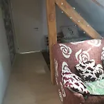 Gaestezimmer Im Altbau Dachgeschoss Mit Kleinem Bad Wlan, Tv Und Parkplatz