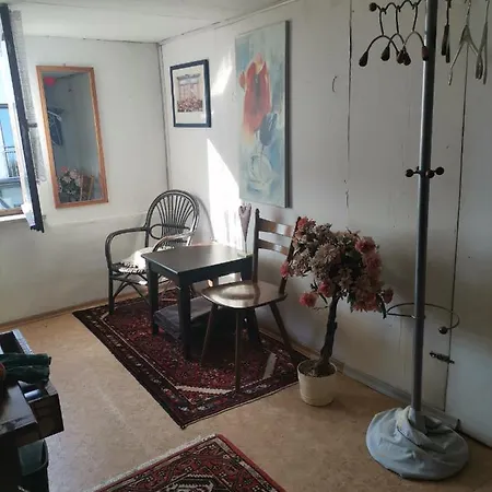 Apartamento Gaestezimmer Im Altbau Dachgeschoss Mit Kleinem Bad Wlan, Tv Und Parkplatz