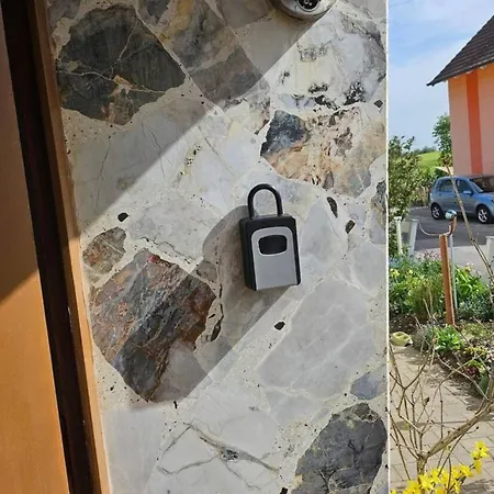 Gaestezimmer Im Altbau Dachgeschoss Mit Kleinem Bad Wlan, Tv Und Parkplatz Apartamento *
