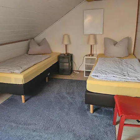 Gaestezimmer Im Altbau Dachgeschoss Mit Kleinem Bad Wlan, Tv Und Parkplatz Apartament *