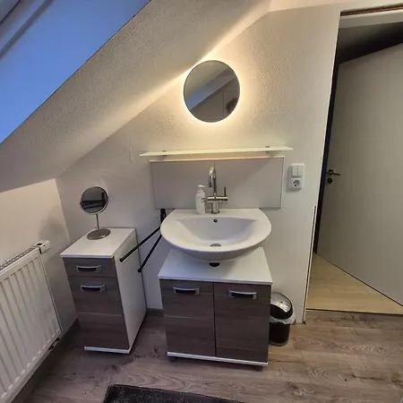 Gaestezimmer Im Altbau Dachgeschoss Mit Kleinem Bad Wlan, Tv Und Parkplatz * Lachen