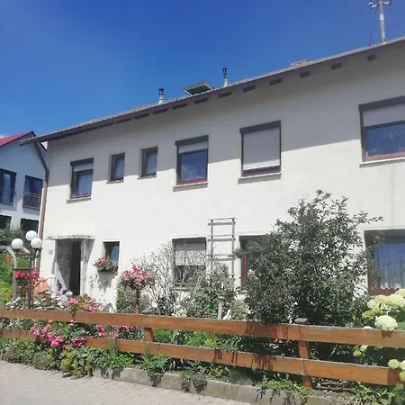 Gaestezimmer Im Altbau Dachgeschoss Mit Kleinem Bad Wlan, Tv Und Parkplatz