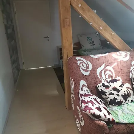 Gaestezimmer Im Altbau Dachgeschoss Mit Kleinem Bad Wlan, Tv Und Parkplatz