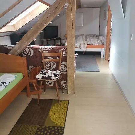 Gaestezimmer Im Altbau Dachgeschoss Mit Kleinem Bad Wlan, Tv Und Parkplatz Lachen