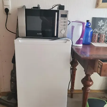 Gaestezimmer Im Altbau Dachgeschoss Mit Kleinem Bad Wlan, Tv Und Parkplatz