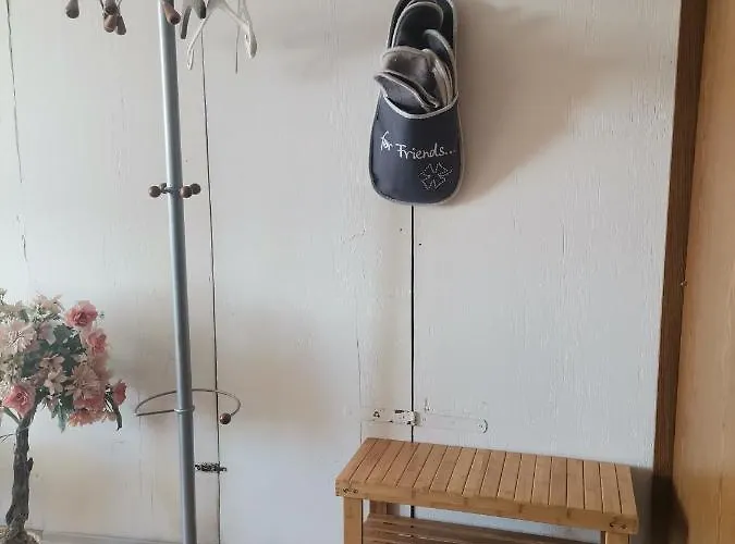 Gaestezimmer Im Altbau Dachgeschoss Mit Kleinem Bad Wlan, Tv Und Parkplatz *